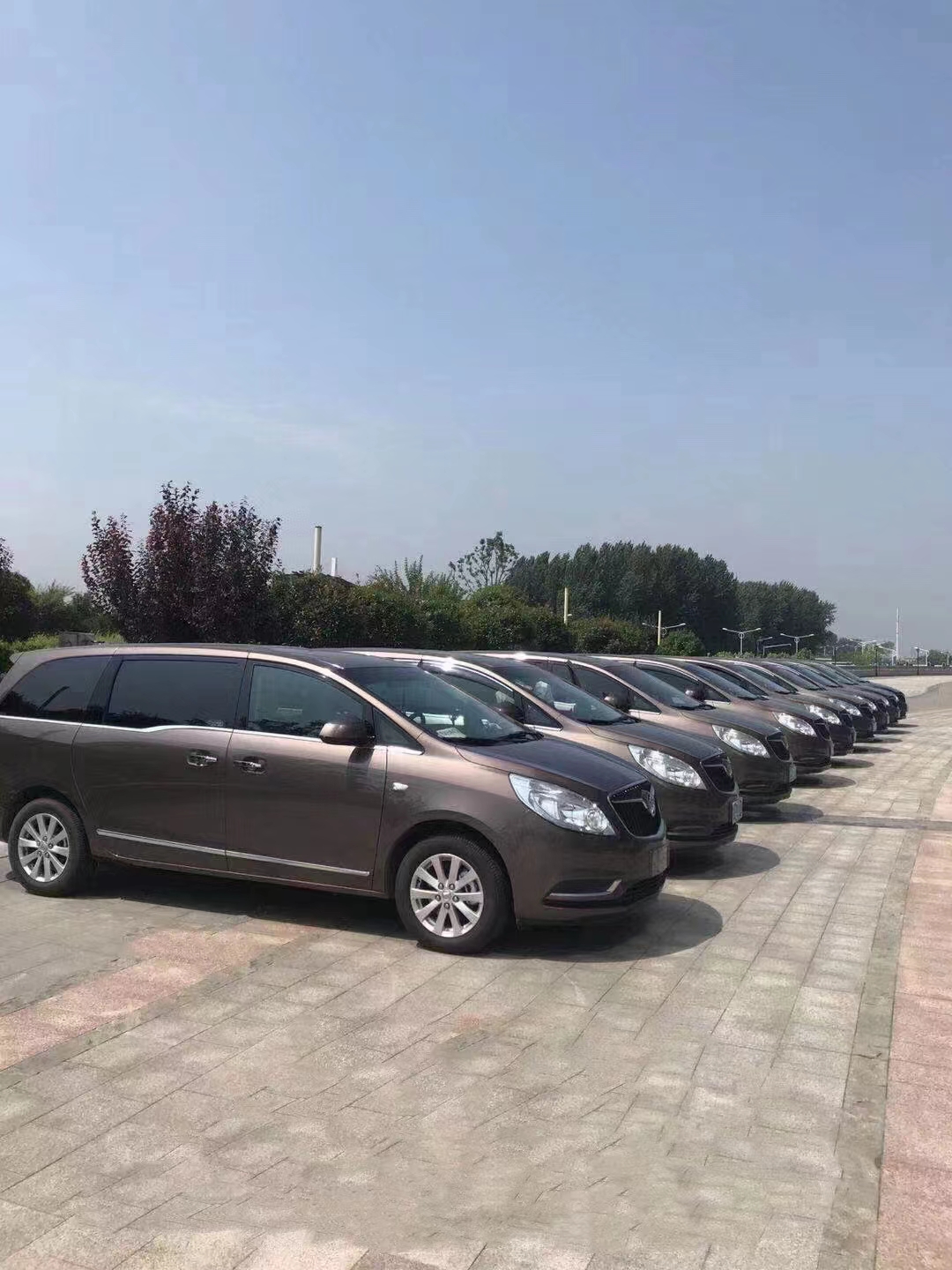 商务车.jpg
